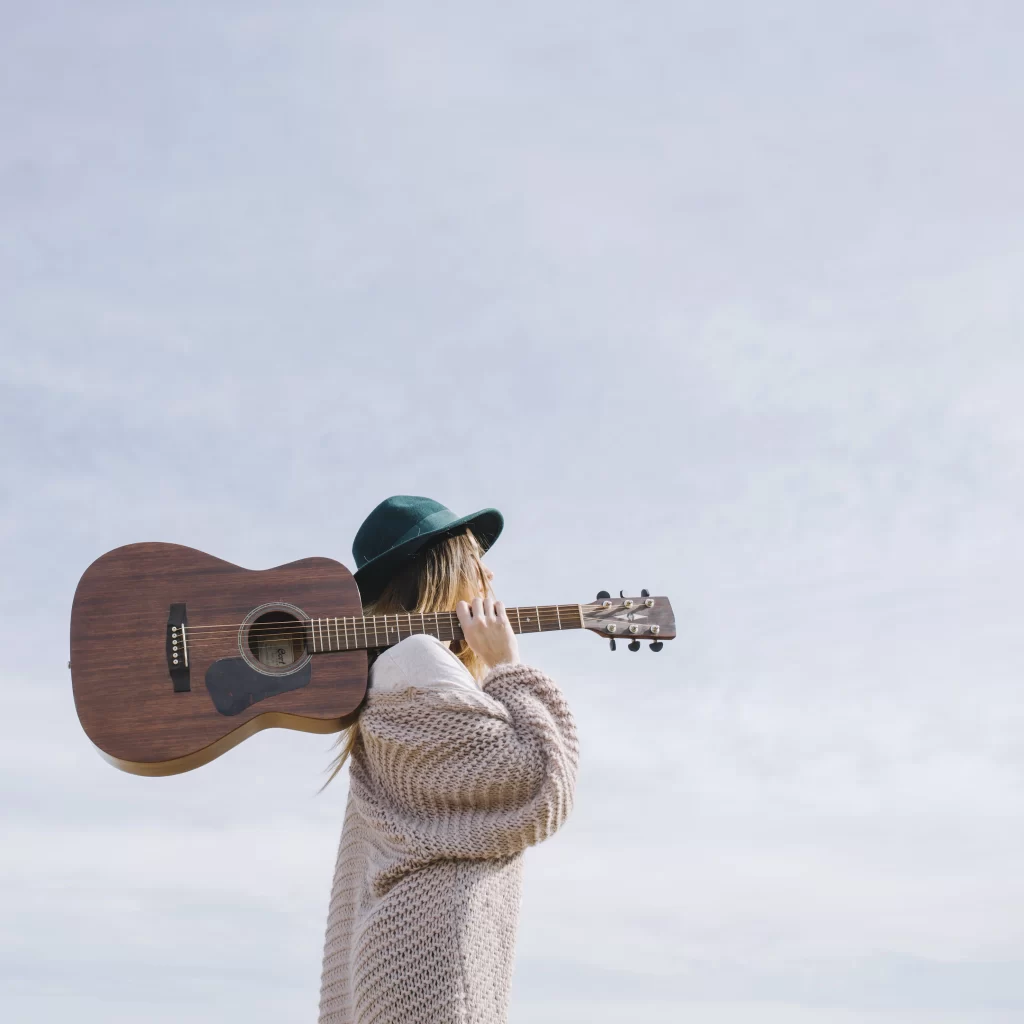 musicienne avec guitare